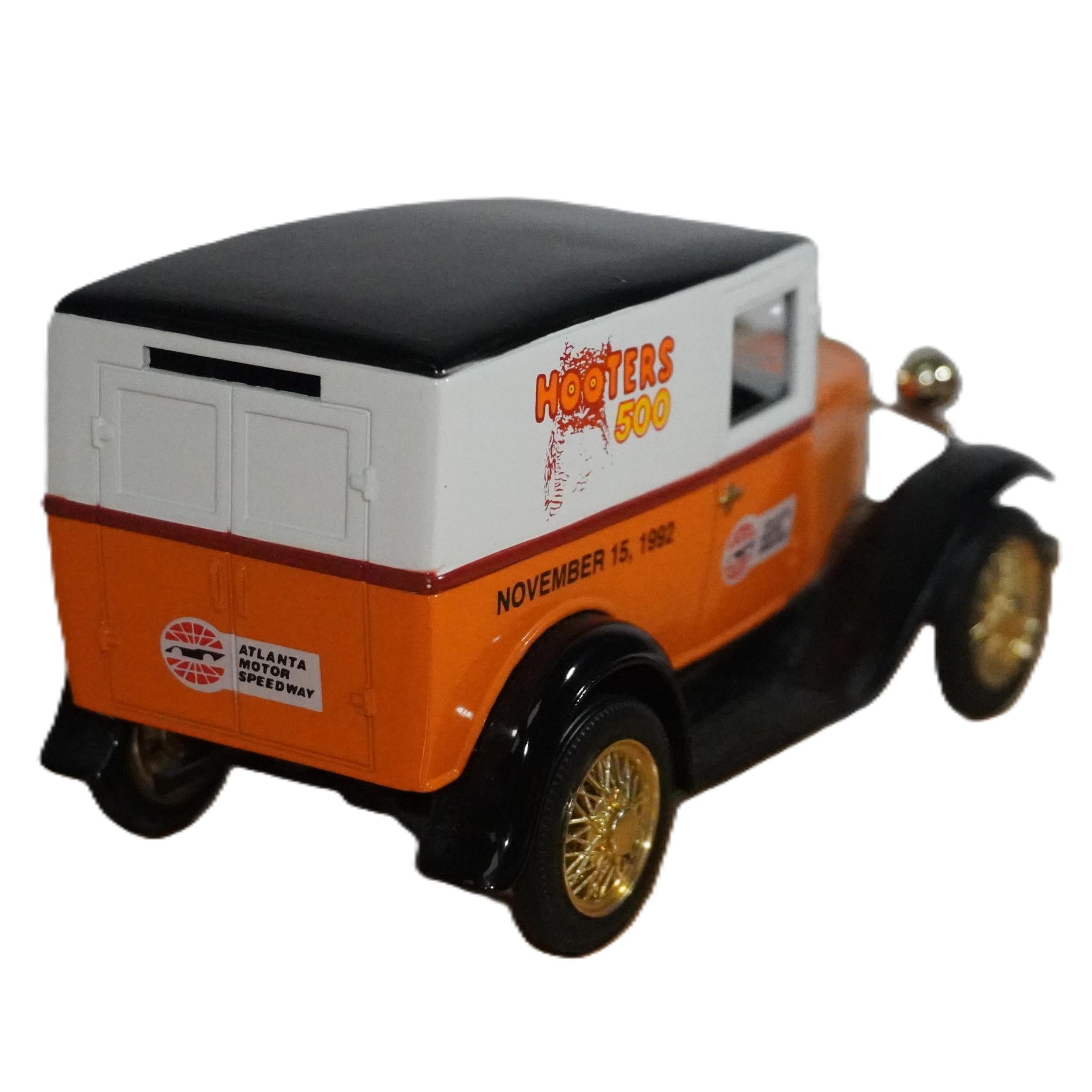 Die Cast: 1992 Nascar Hooters 500 Ford Model A Delivery Van Bank 1:24 Scale
