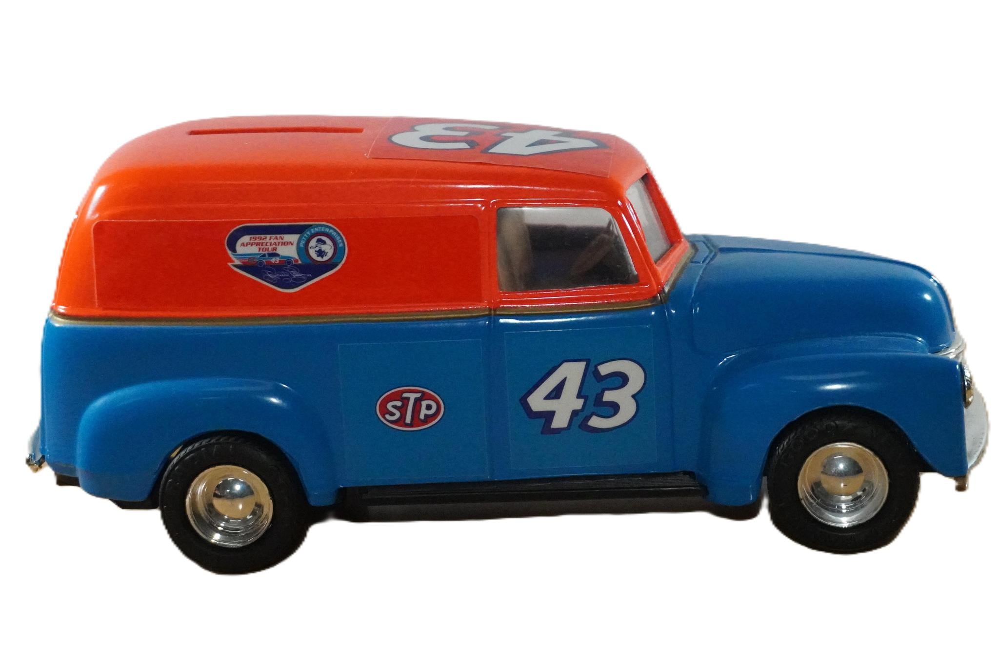 Die Cast: Richard Petty #43 ERTL 1950 Chevy Panel Truck Bank 1:25 Scale