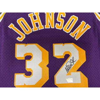 Autograph Basketball Jersey: Magic Johnson - Lakers